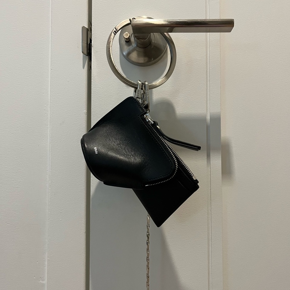 Osoi Banglering Black Wristlet